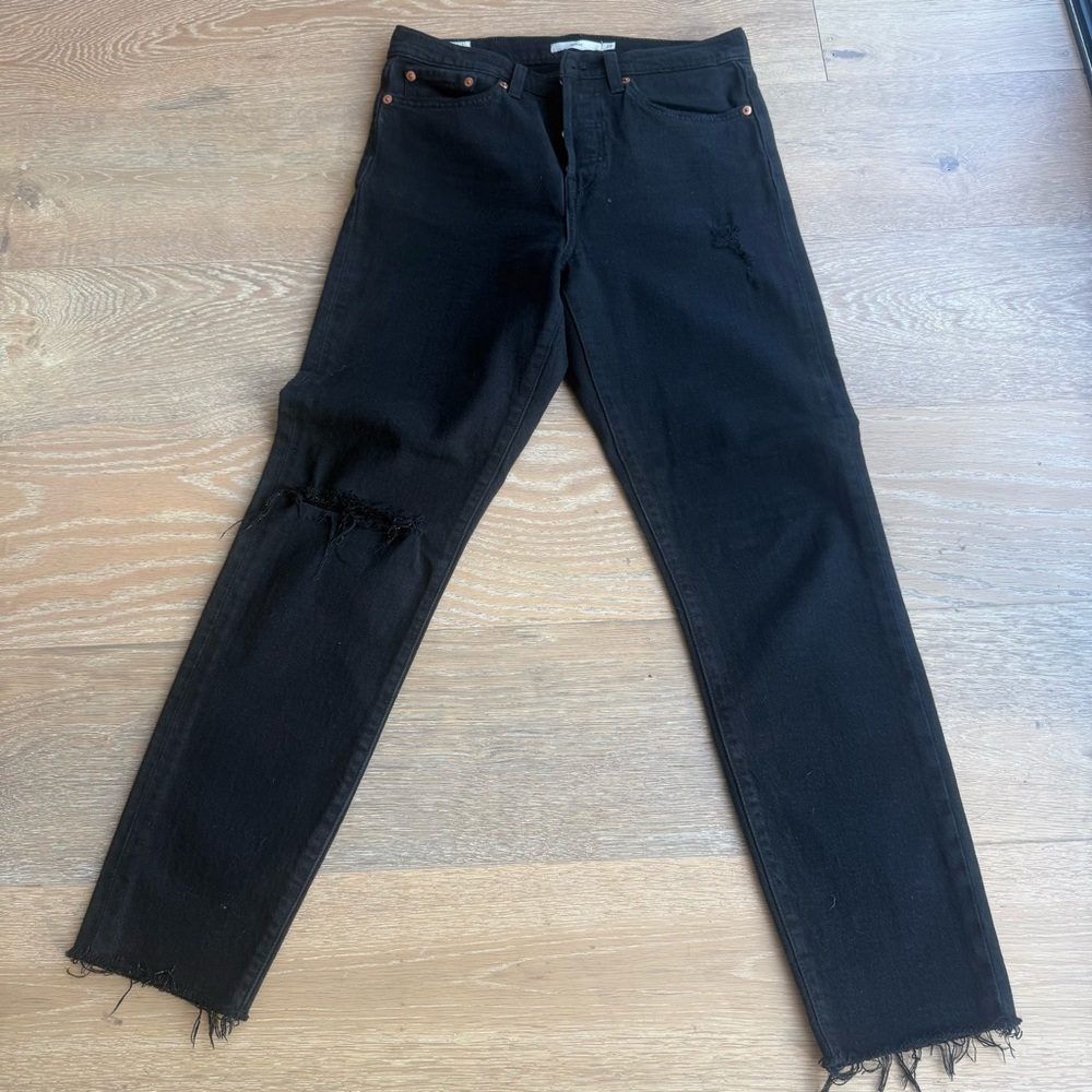 Levi’s Wedgie Jean with frayed hem